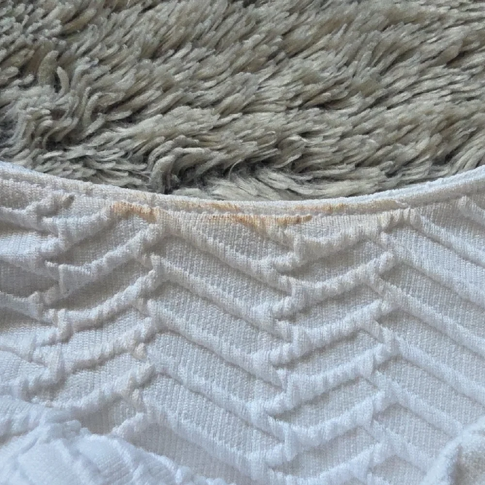 red By BKE Women's White Textured Sleeveless Keyhole Top. Size Large